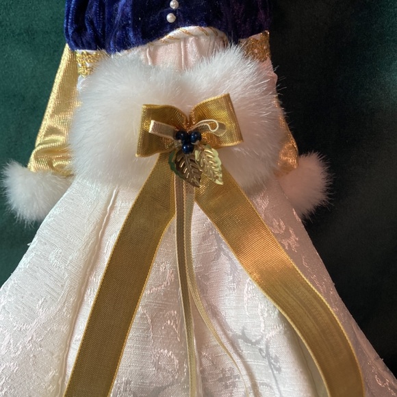 12” Snow White Barbie - Picture 4 of 4